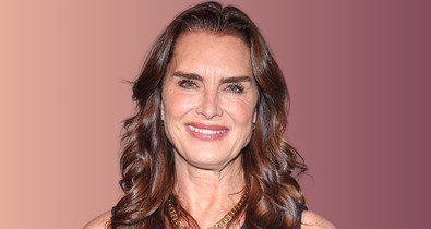 A 61 éves Brooke Shields fürdőruhában mutatta meg alakját, brutálisan jó formában van a színésznő