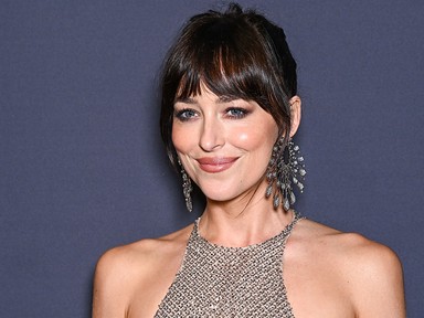 Így nézett ki Dakota Johnson fogszabályzóval és rövid hajjal, mielőtt a világ egyik legfelkapottabb színésznője lett