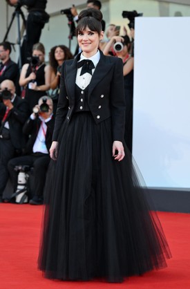 Csodaszép ruhaköltemények egyenesen a velencei filmfesztivál vörös szőnyegéről