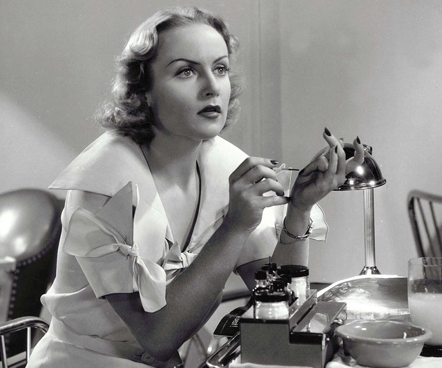 Így távolítsd el otthon a gél lakkot, ha nem tudsz elmenni a körmösödhöz