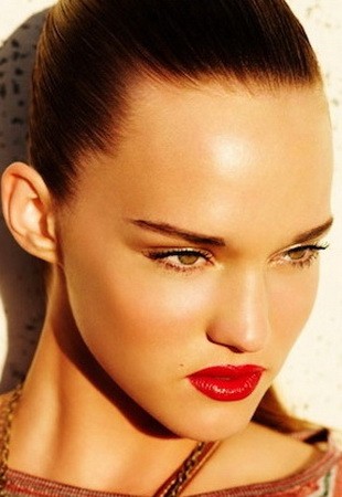 Neves kozmetikai márka arca lesz Szikszai Johanna