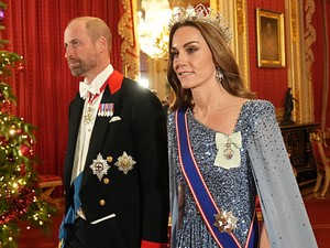 Megérkezett Katalin hercegné és Vilmos herceg karácsonyi képeslapja, a családi fotójuk minden képzeletet felülmúl