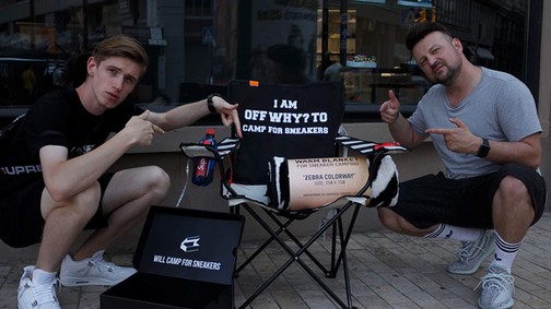 Külön campingfelszerelést gyártottak a drága cipőkért sorban álló tiniknek