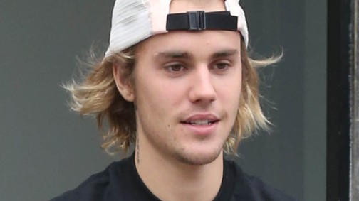 Justin Bieber megint próbál pornóbajuszt növeszteni, de nagyon bugyután fest