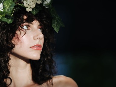 Ezek az esküvői frizurák tarolnak idén Hajas László szerint