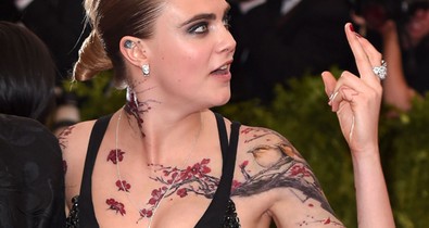Cara Delevingne beint a divatvilágnak és lelép!