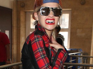 Támadnak a fogszabályzók!