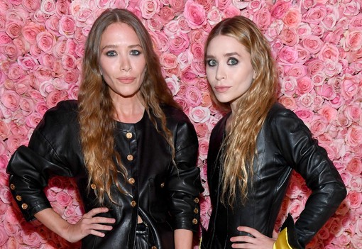 Szigorú szabályokat kell betartani Mary-Kate és Ashley Olsen divatbemutatóin - igen, még a világsztároknak is kötelező