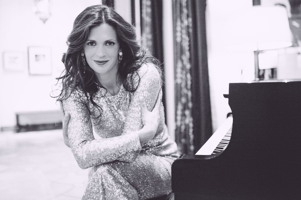 Veronica Berti a Virtuózok 10. évfordulóján mutatkozott be zsűritagként, ahol először oszthatta meg kamerák előtt véleményét a produkciókról, ami számára nagy felelősséget jelentett