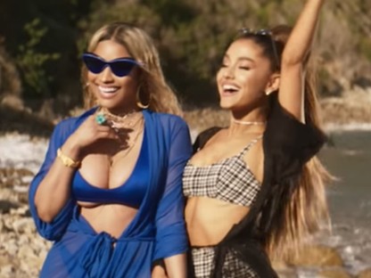 Nicki Minaj félmeztelen hableányként fetreng a hullámokban új klipjében