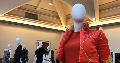 Zoób Katti retrospektív kiállítása megjósolja a jövő trendjeit