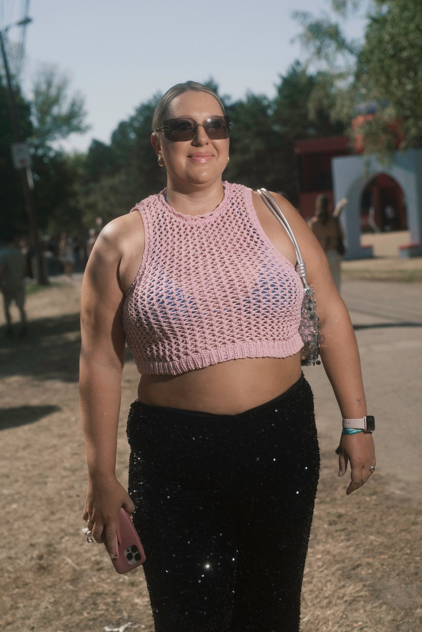 A meztelenfelsők és -ruhák nemcsak a vörös szőnyegen hódítanak