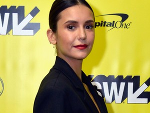 Nina Dobrev a saját lábujjából csinált viccet, mi pedig imádjuk őt ezért
