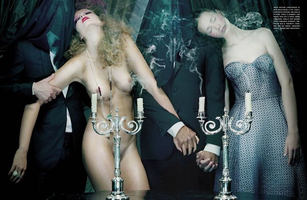 Mágia, okkult varázslat, révület - Mihalik Enikő fekete misén vetkőzött