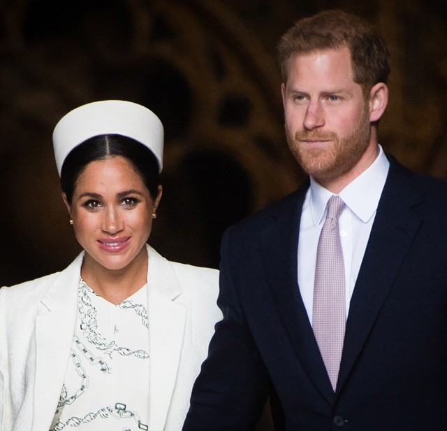 BRÉKING: Meghan Markle és Harry Herceg háza elé egy mentőautó érkezett