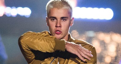 Óriási! A H&M-nél MOST kaphatóak Justin Bieber menő turnécuccai