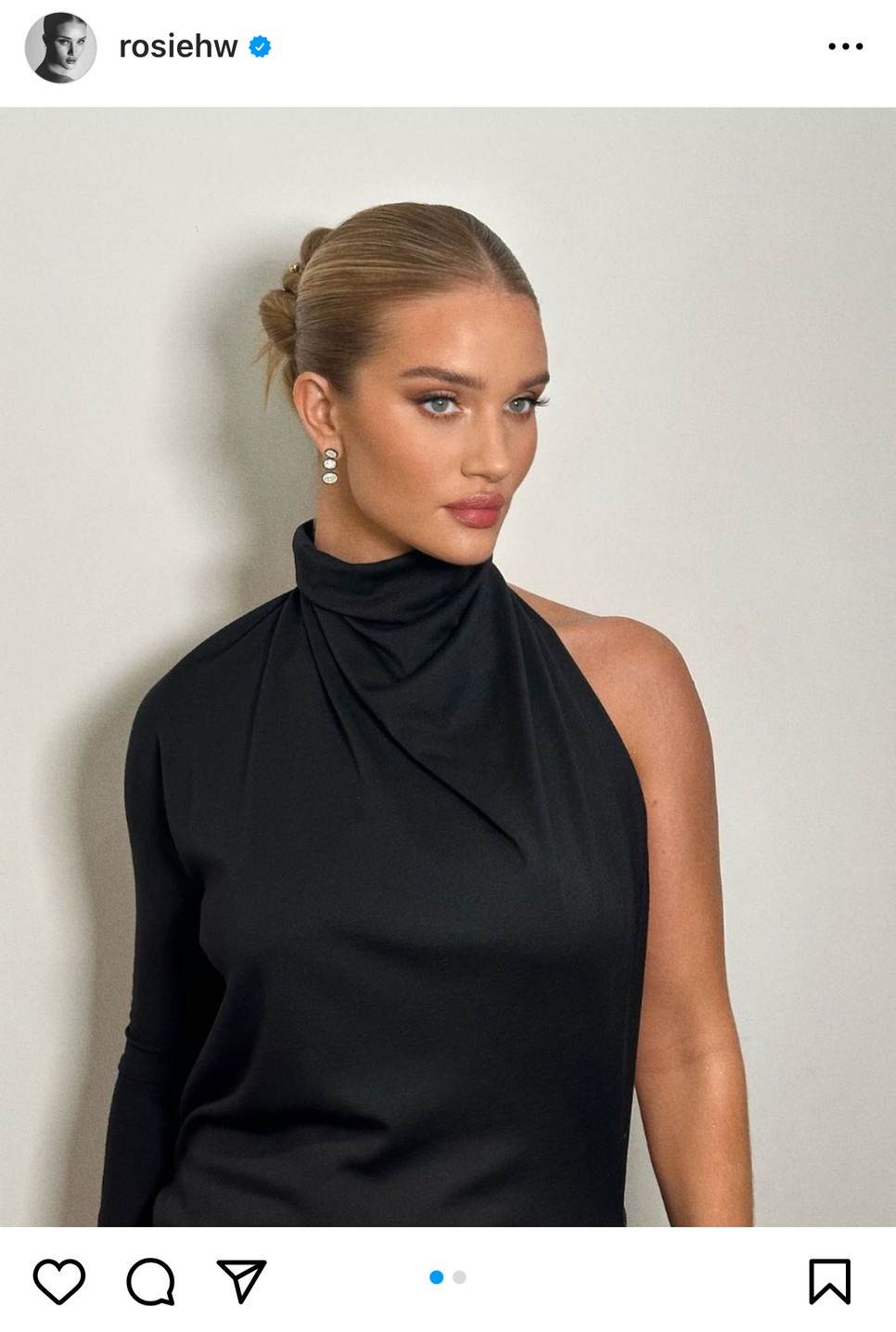 Minden öltözködési stílushoz passzol a hátrafésült konty