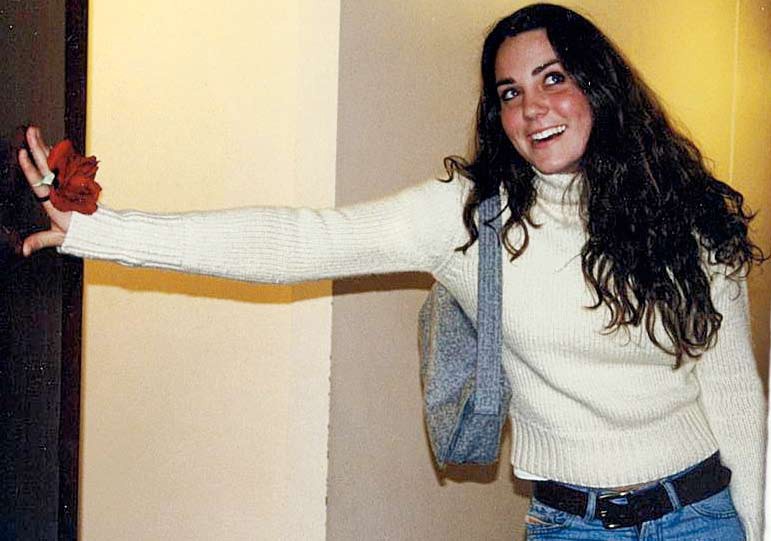 Katalin hercegné 19 évesen nyert felvételt a Skóciai  St. Andrews Egyetemre, tanulmányait egy teljesen átlagos hallgatóként kezdte meg - és teljesen átlagos módon öltözködött. (2001)