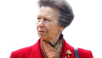 Anna hercegnő szettje valami álomszép, ruhájával tisztelget a görögök előtt Károly király húga