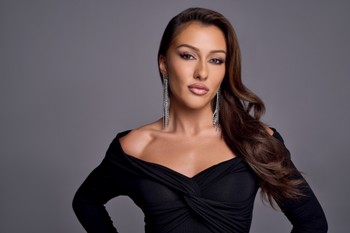 Mihályfi Luca élete legpikánsabb ruhájában érkezett a GLAMOUR Women of the Year gálára