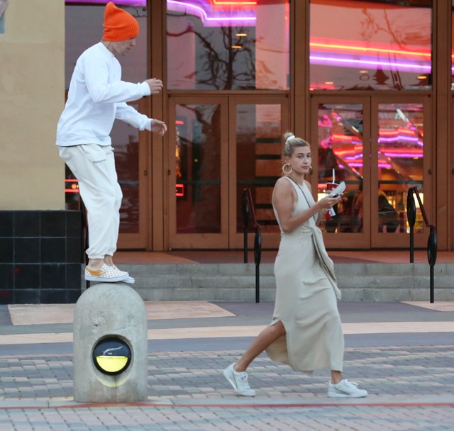 Hailey Bieber Nanushka ruhában ment el fagyizni férjével, Justin Bieberrel