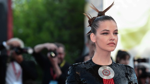 Palvin Barbara halloween jelmeze mindent visz