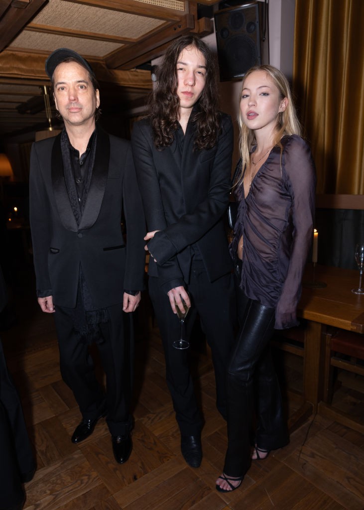 Lila Moss simán bevállalta a mellbimbóvillantást