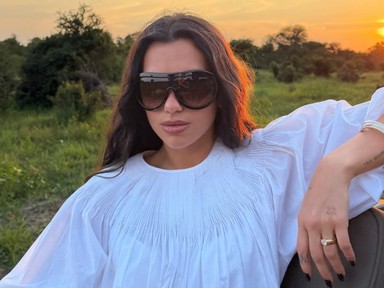 Dua Lipa dekoltázsa láttán azonnal zavarba jössz, nem takargatja a testét az énekesnő