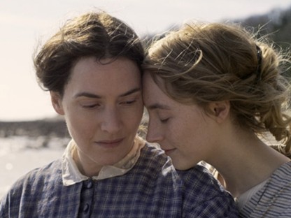 Ammonite, a leszbikus szerelemről szóló kosztümös dráma Kate Winslettel és Saoirse Ronannal a főszerepben