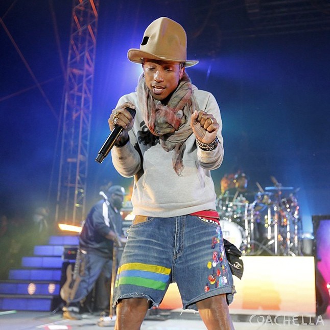 Pharrel még mindig nem mond le a kalpjáról.