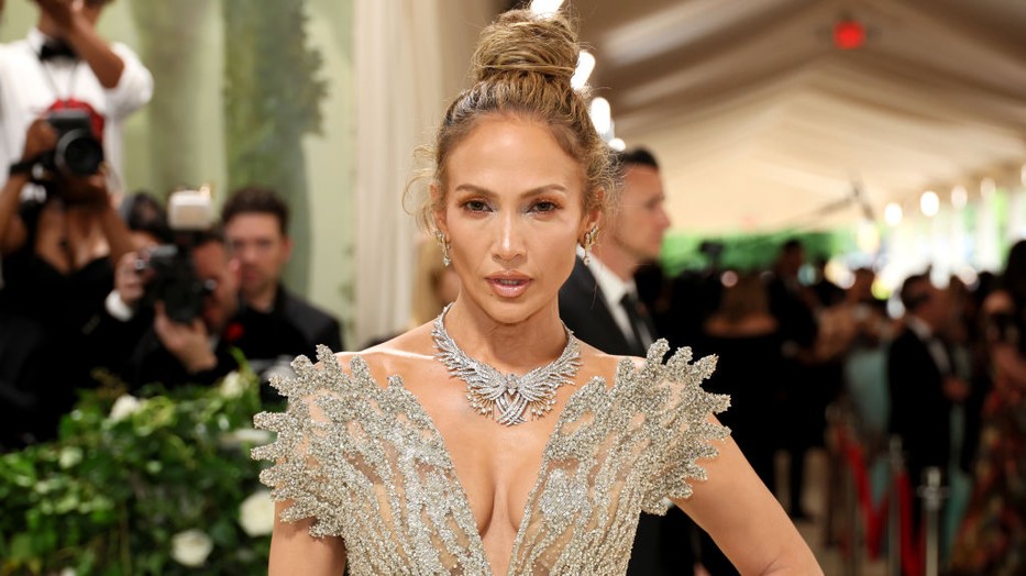Jennifer Lopez meztelenruhája maga a csoda