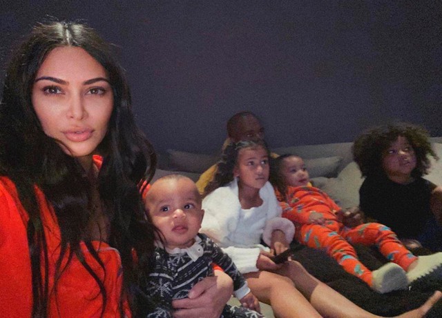 Így telik Kim Kardashianéknél a karantén