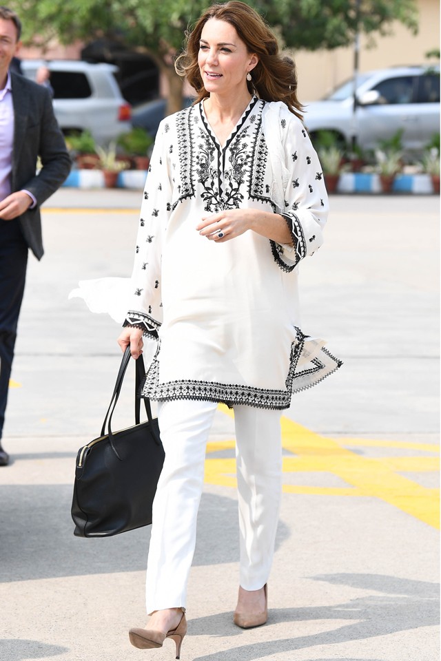 Kate Middleton pompás szettben búcsúzik Pakisztántól