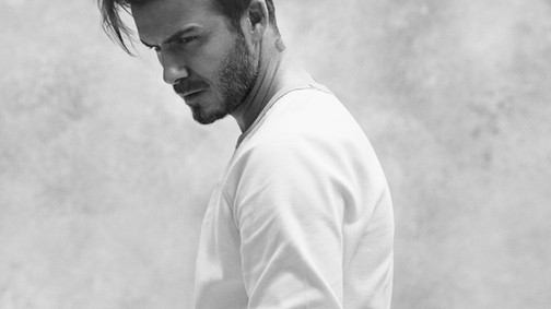 David Beckham kisgatyában, szexi atlétában a H&M új kampányában