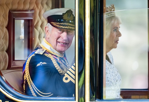 75 éves lett Károly király, aki egyedül töltötte az első karácsonyát, és naponta ötször öltözik át