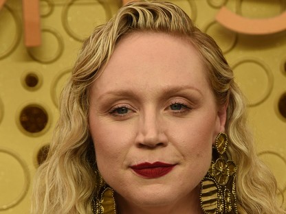 Mindenkit sokkolt: A Trónok harca Brienne-je Jézusnak öltözött az Emmy-gálára