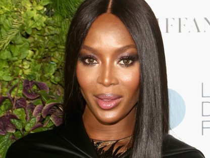 Te jó ég: Naomi Campbell 64 éves édesanyja olyan, mintha egyidős lenne lányával