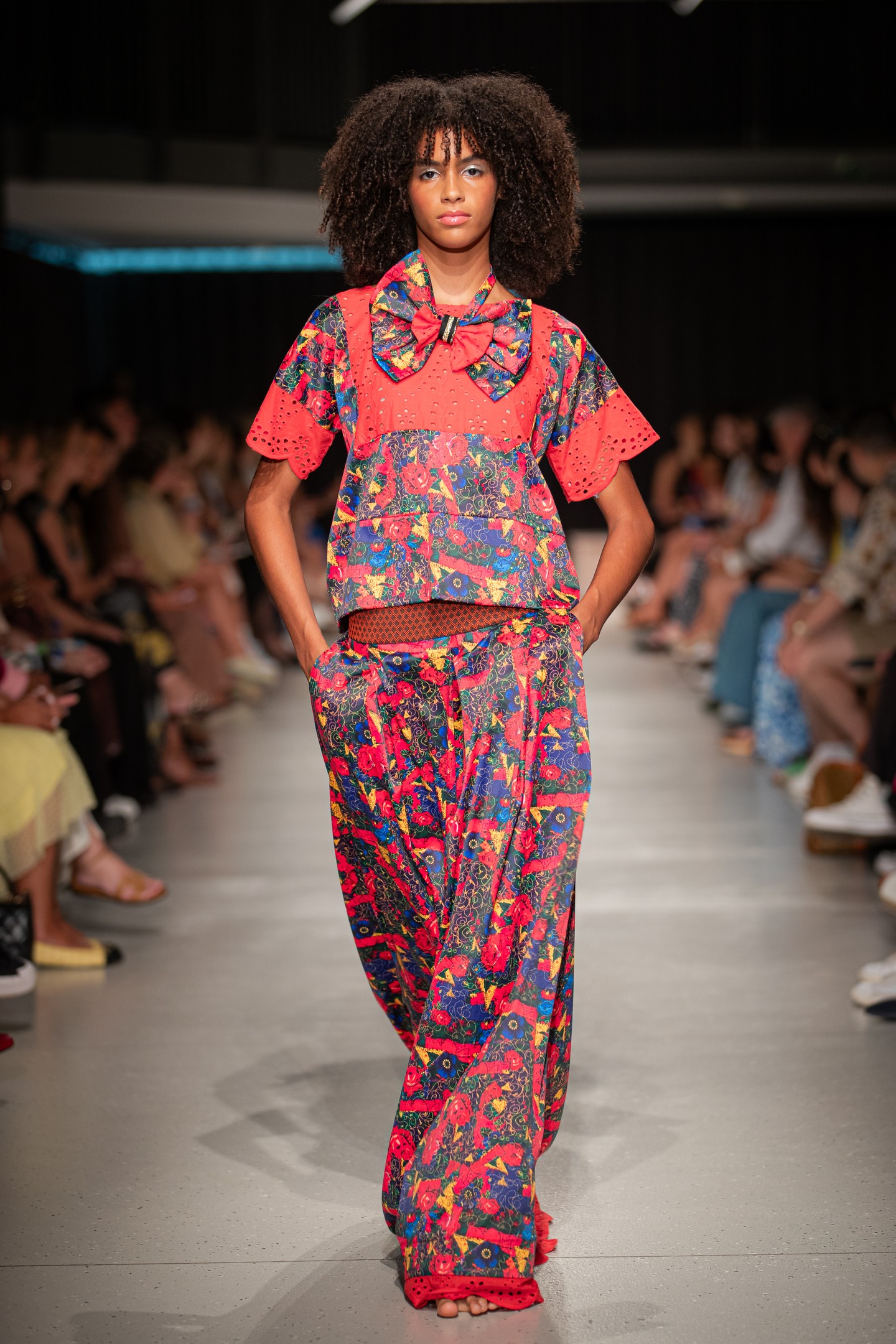 Romani Design 2025 tavasz-nyár kollekciójának bemutatója a BCEFW divathéten