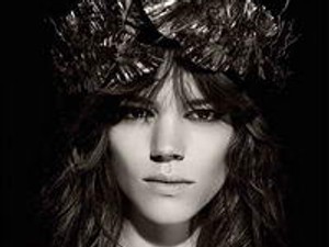 Görög istenek pózolnak a naptárban!