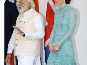 Látnod kell Kate Middleton türkiz ruháját