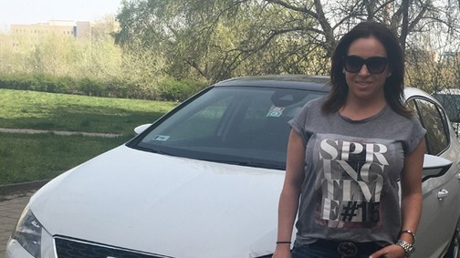 Bús Edina ilyen szettben utazik