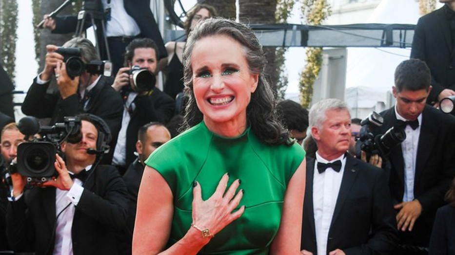  Andie MacDowell a 2022-es cannes-i filmfesztivál záró ünnepségén