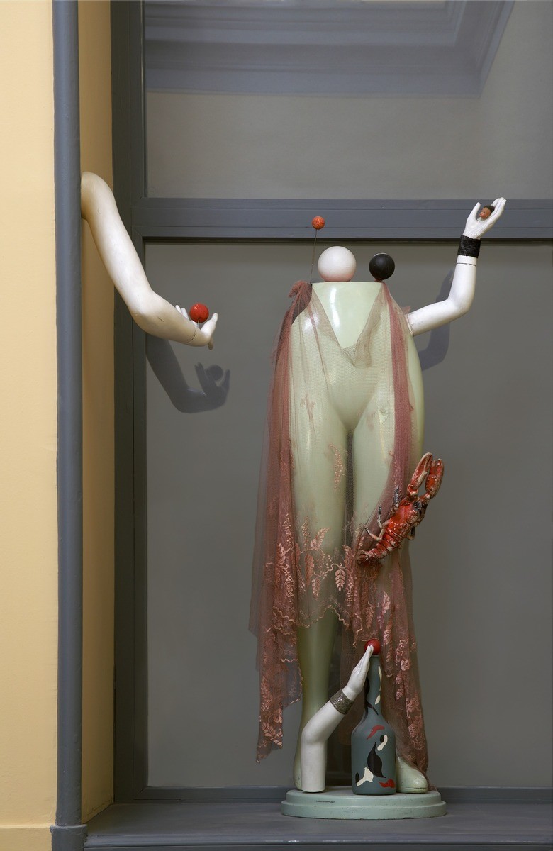 Conroy Maddox The Cloak of Secrecy című máúve