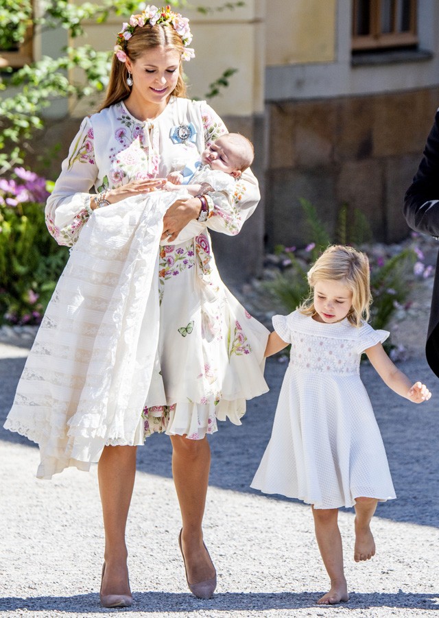 Madeleine hercegnő két lányával, Adrienne-nel és Leonore-ral