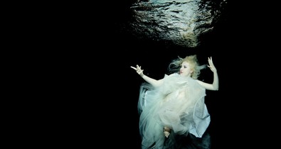 Csíz és víz- Csodás fotók a felszín alatt