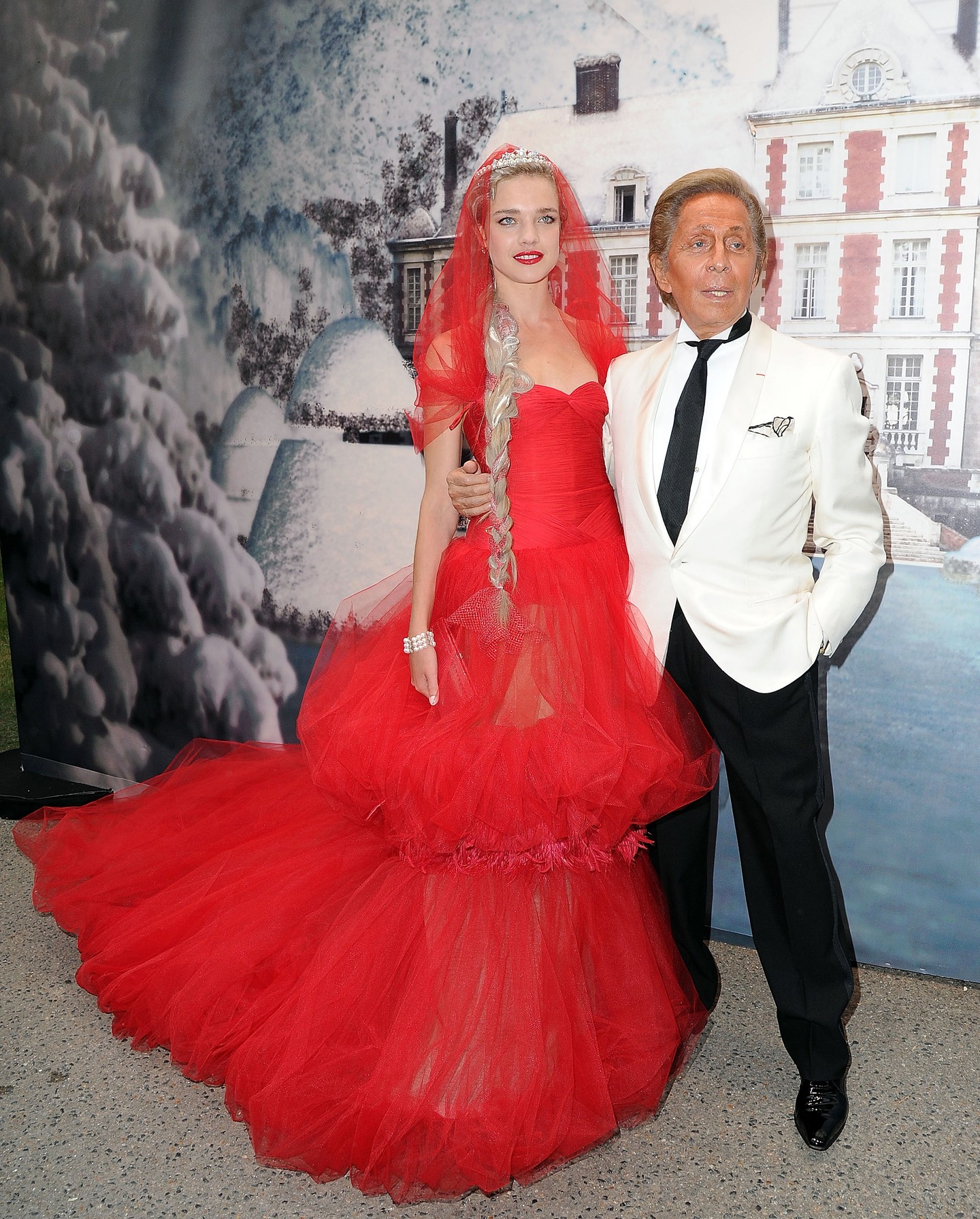 Miután Valentino befejezte munkáját a divatháznál, továbbra is tervezett ruhákat különleges ügyfeleknek és kivételes alkalmakra. Így 2011-ben Natalia Vodianova egy Valentino által megálmodott, álomszép ruhában fogadta a vendégeket a Naked Heart Foundation nonprofit jótékonysági bálján.