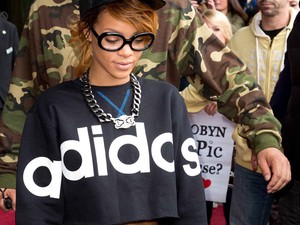 Rihanna reklámember, vagy csak Run-D.M.C. rajongó?