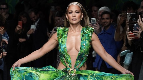 10+1 pucérruha Jennifer Lopeztől, amiken a mai napig nem tudjuk túltenni magunkat