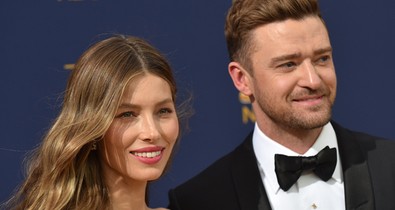 Zseniális: Jessica Biel Justin Timberlake-nek öltözött, Justin pedig a mikrofonjának