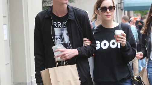 Dakota Jonhson és párja nagyon egy hullámhosszon van